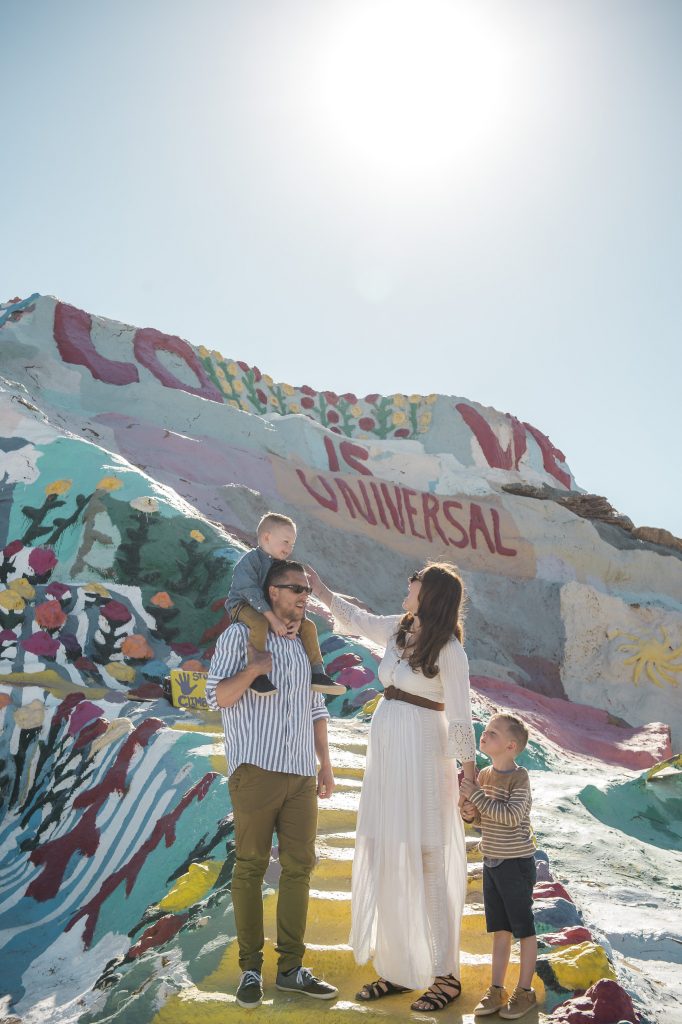 family_shoot_salvation_mountain